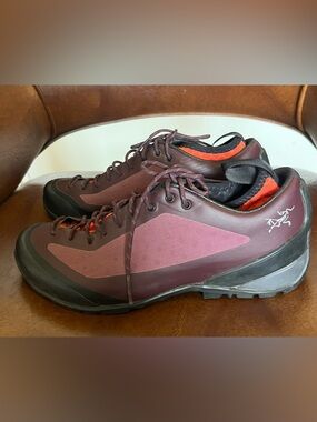 Arc’teryx Acrux FL Approach Women’s  Purple Hiking Shoes Vibram Soles Size 7